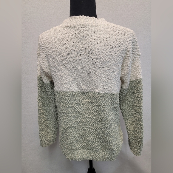 BOBEAU Size Small High Low Long Sleeve Colorblock Sweater in Ivory and S… - Picture 3 of 11